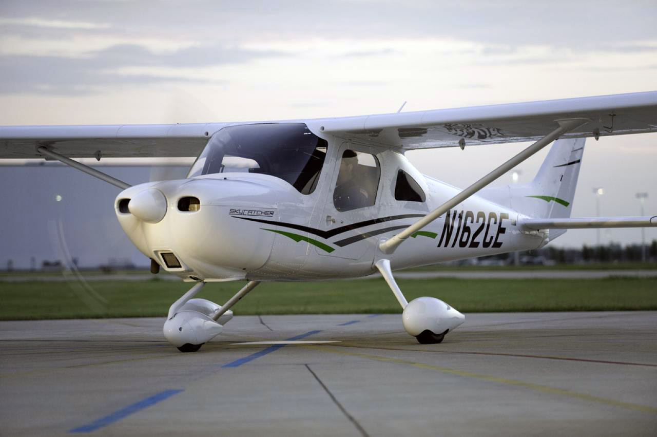 Самолет Cessna 162 Skycatcher