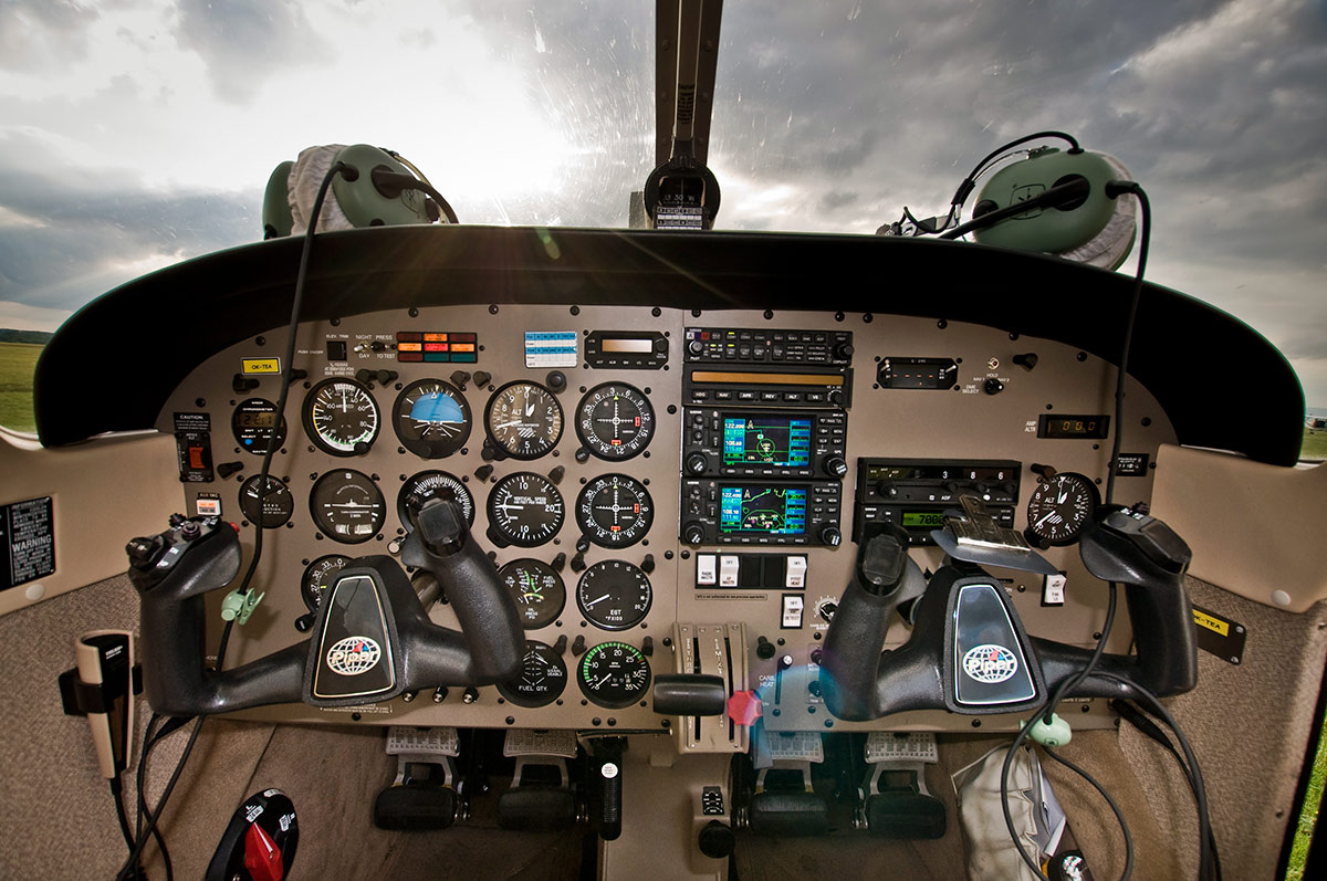 В кабинет самолета Piper PA-28 Cherokee Archer
